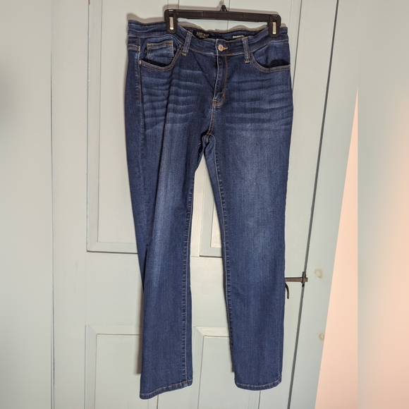 Judy Blue Los Angeles Straight Fit size 15/32, design wear fading, stretch - Picture 14 of 15